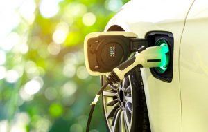 Los coches eléctricos son los más sostenibles, pero, ¿dónde se recargan?